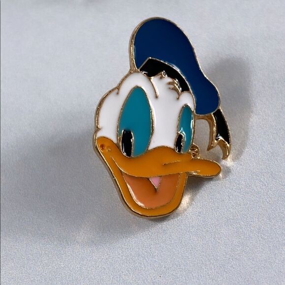 Donald Duck Enamel Pin/Brooch - Picture 1 of 3